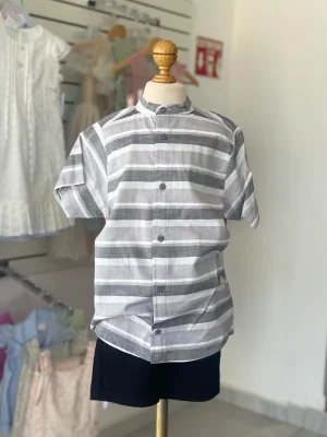 13235. Camisa a rayas en tonos gris