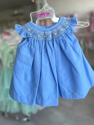34342. Vestido azul claro con detalle de bordado
