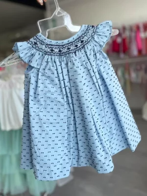 34344. Vestido azul claro con detalle de bordado