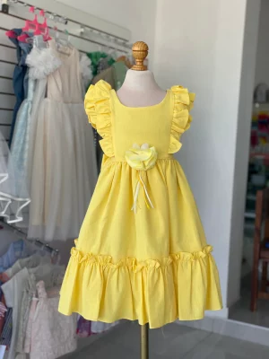 34356. Vestido amarillo con detalles de olan