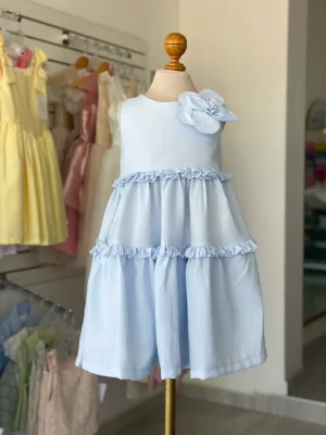34369. Vestido azul con detalle de olansitos y flor