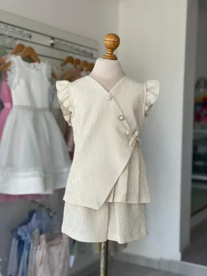 34375. Conjunto beige con detalle de moñito
