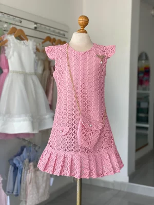 34377. Vestido bordado con prendedor y bolsita