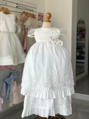 34503. Ropon desmontable con detalle de tul en las manguitas