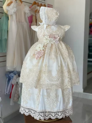34507. Ropon desmontable con detalles de perlas en tono dorado y rosa