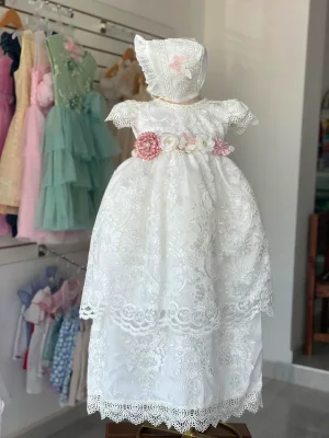 34509. Ropon desmontable con detalles de mariposas y flor en tonos rosas
