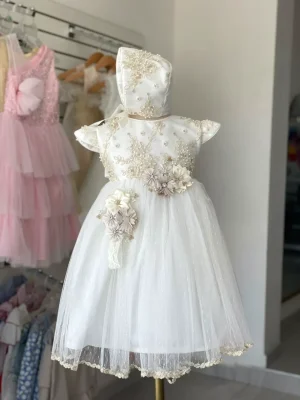 34511. Ropon con detalle de encaje, tul y perlas