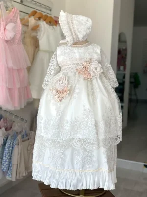 34512. Modelo de nueva coleccion, desmontable con manguita larga en encaje