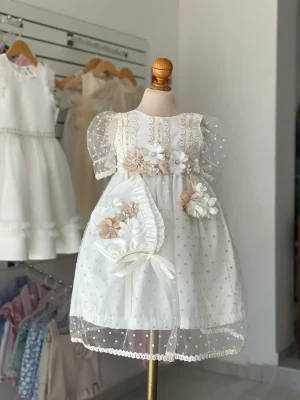 34517. Ropon con detalle de tul de bolitas y detalle de encaje