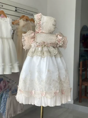 34519. Ropon de nueva colección con un estilo romantico y artesanal con detalles en rosa