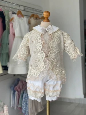 859. Ropon de nueva coleccion con saquito en encaje y bordados