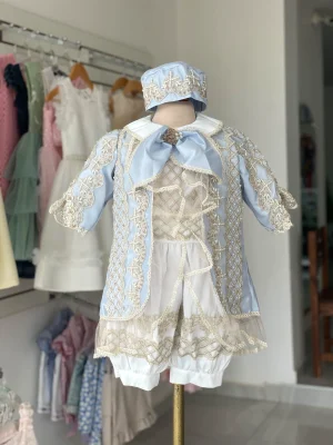 860. Ropon de principe de nueva coleccion de saquito y moño con detalle de encaje